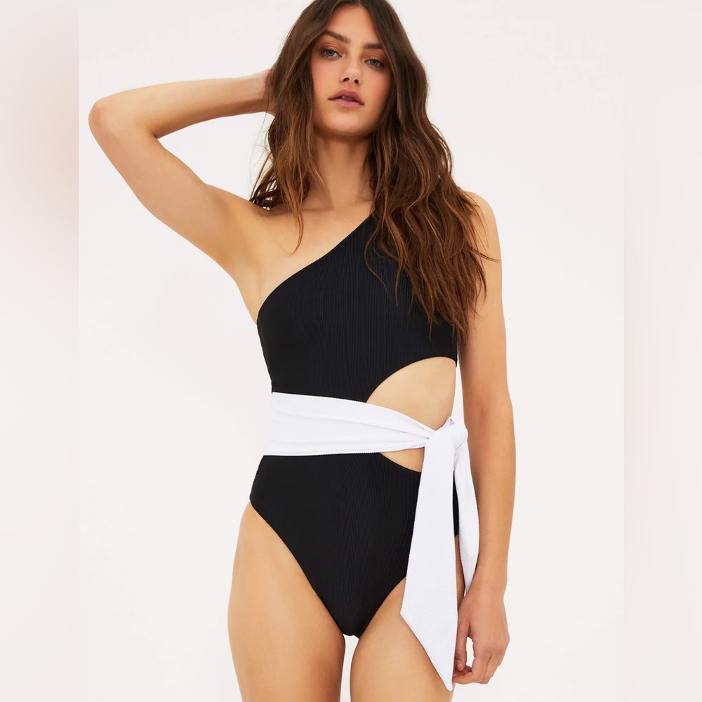 BNWT Beach Riot Carlie black and white one piece swimsuit